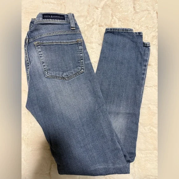 Rock & Republic Distressed Blue Skinny Jeans - Picture 4 of 6